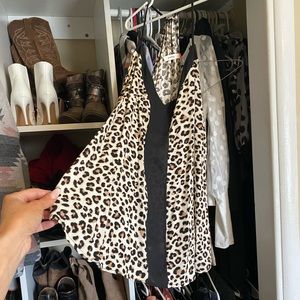Size Small leopard razor back shirt